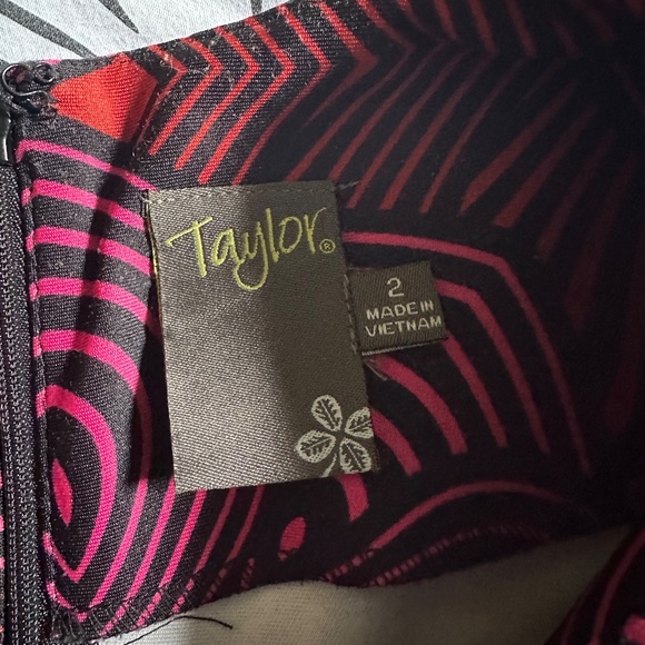 Elegant Pink and Black Patterned Dress - Picture 3 of 3